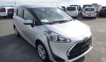 2019 Toyota Sienta Hybrid full