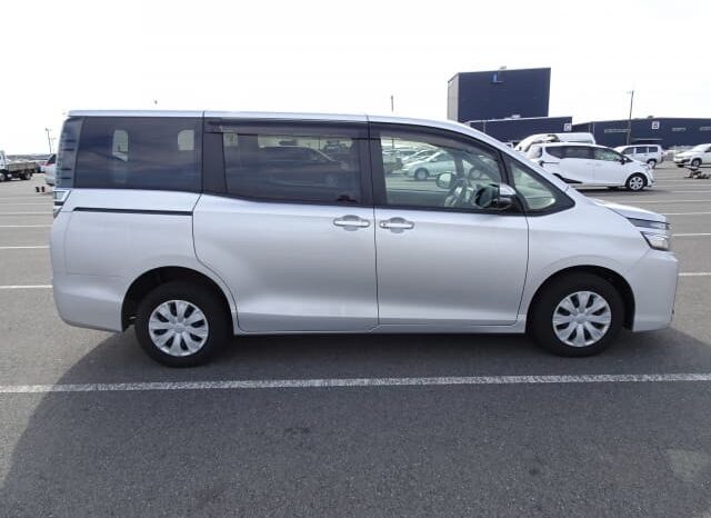 2020 Toyota Voxy full