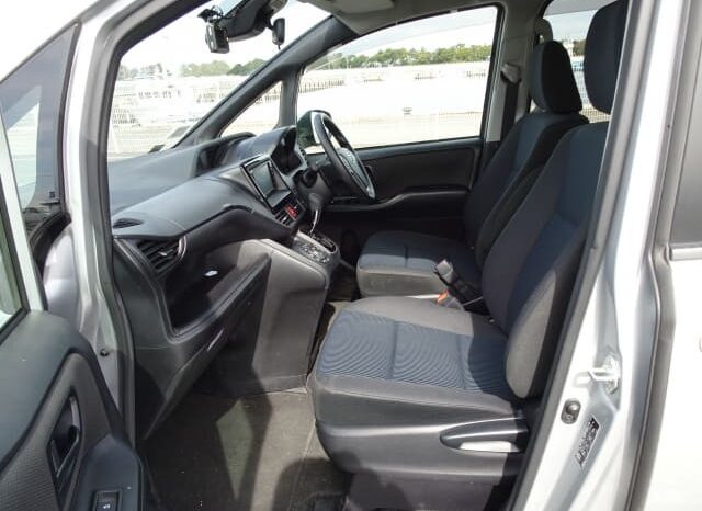 2020 Toyota Voxy full