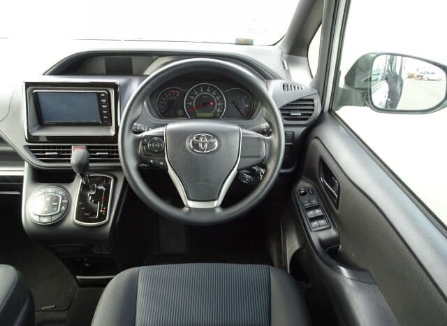 2020 Toyota Voxy full