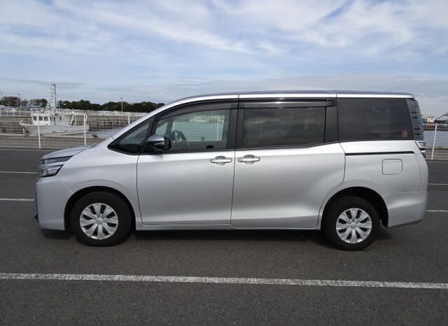 2020 Toyota Voxy full
