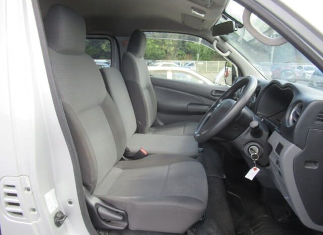 2020 Nissan Caravan full