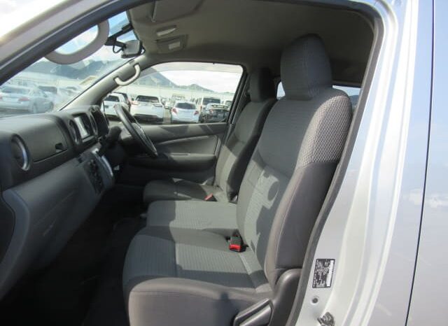 2020 Nissan Caravan full