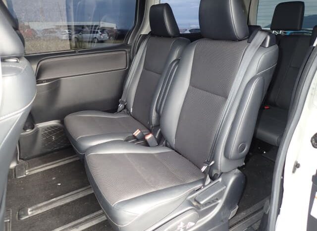 2015 Toyota Esquire full