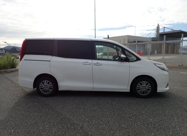 2015 Toyota Esquire full