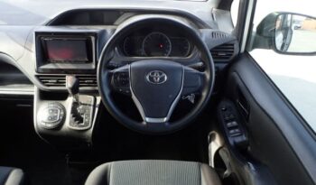 2017 Toyota Voxy full