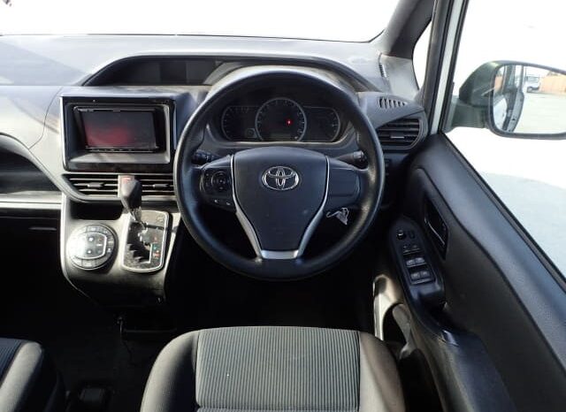 2017 Toyota Voxy full