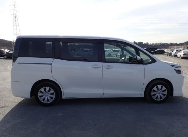 2017 Toyota Voxy full