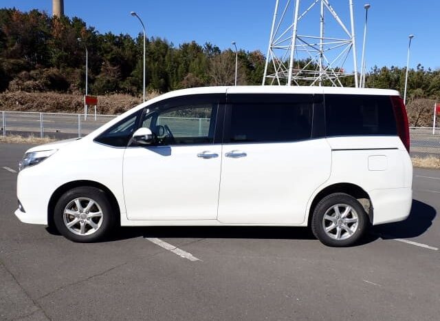 2016 Toyota Esquire full