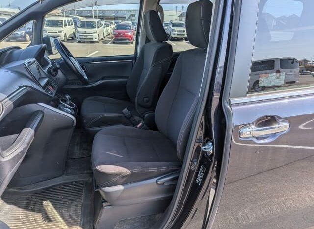2016 Toyota Esquire Hybrid full