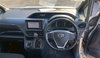 2017 Toyota Voxy full