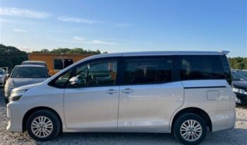 2017 Toyota Voxy full